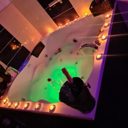 בוקרשט Karma Luxury Room מראה חיצוני תמונה